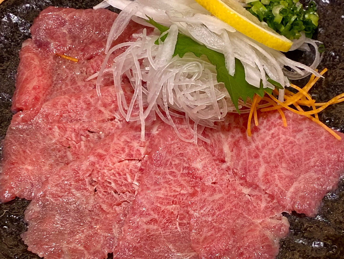 尼崎市「鮨と日本酒 壱」さんがオープン！🍣 秋の味覚をさらに輝かせる「空間デザイン」の力