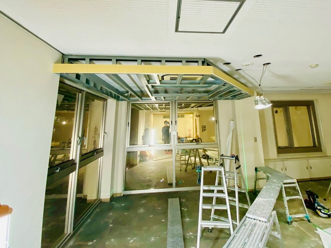 大阪市オフィス内装工事 – 軽鉄工事の現場より